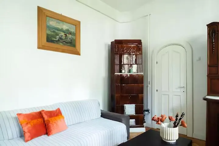 Authentic Interbelic Villa In The City Center Bukarest Románia