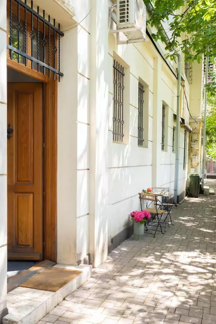 Authentic Interbelic Villa In The City Center Bukarest